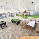 Lodge 7 *