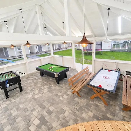 Lodge 7 *
